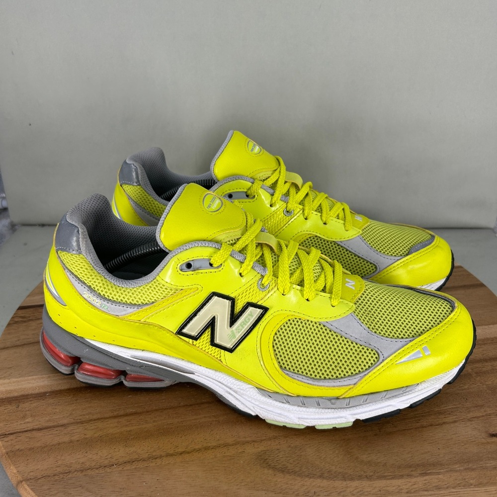 New Balance 2002R Yellow Silver Grey Mens Running Shoes M2002RLC Size 13 D